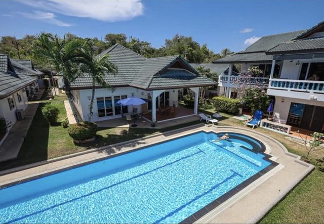 Spacious studio apartment near the beach in Phuket №1577